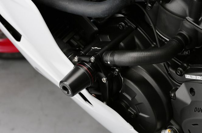 【AELLA】DUCATI スーパースポーツ｜エンジンスライダー  (SuperSport939 ～’18)  AE-68119 ［ 京都 バイク カスタム パーツ 人気 おすすめ ツーリング ライダー バイカー メーカー ギア ドゥカティ お取り寄せ 通販 ふるさと納税 ］ 261009_A-US054