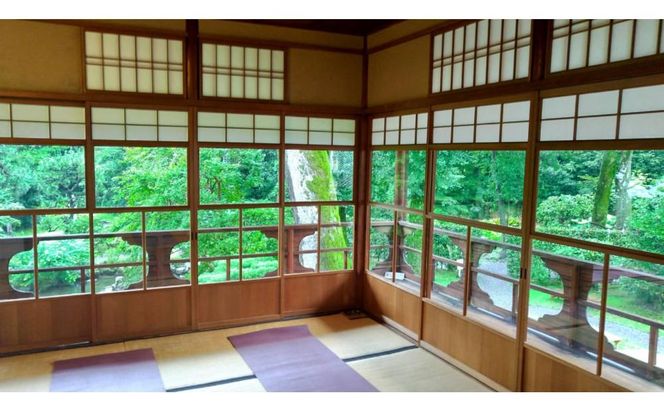 【KYOTOYOGA】 旧三井家下鴨別邸 『静謐な京都 別邸YOGA』体験 261009_A-UW001