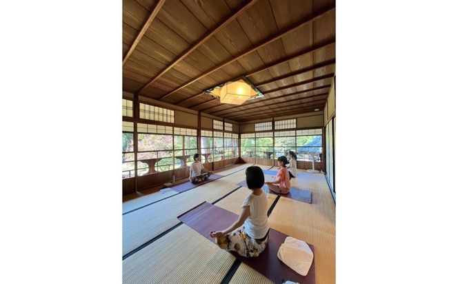 【KYOTOYOGA】旧三井家下鴨別邸で 『オーダーメイドKYOTOYOGA』体験 261009_A-UW002