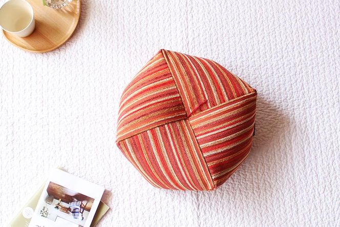 【 洛中高岡屋 】シンプルなデザインと素材感 おじゃみ座布団（グラフ・レッド） 261009_B-BZ77