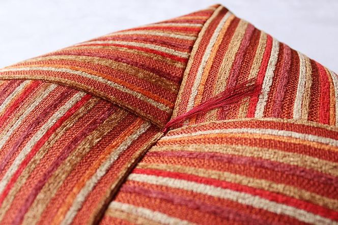 【 洛中高岡屋 】シンプルなデザインと素材感 おじゃみ座布団（グラフ・レッド） 261009_B-BZ77