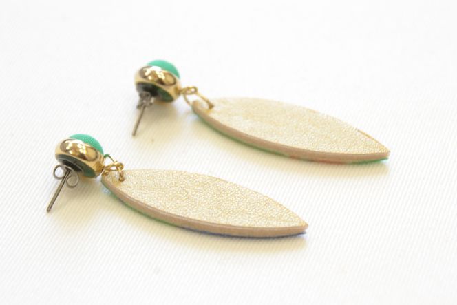 【染工房正茂】手描友禅 ピアス / イヤリング（ファブリックアクセサリー）《孔雀》  261009_B-VK01