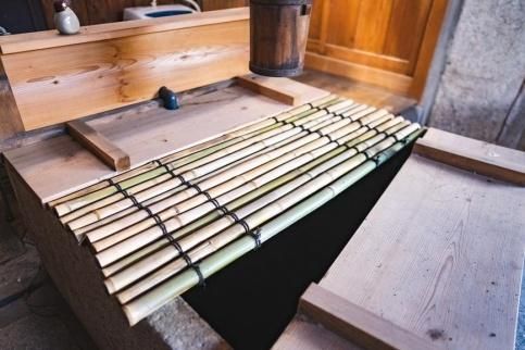 純米大吟醸亀鶴1.8Lギフト お喜びのご進物に ご自分へのご褒美に  303446_DW90003