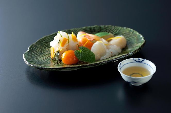 【下鴨茶寮】北海道産真昆布で〆た5種のお刺身「漁味」2人前 | 鯛 サーモン 平目 海老 帆立 の昆布〆を特製黄味づけとお野菜を付け合わせにしてお料理仕立てでお届けします。 261009_B-BS77