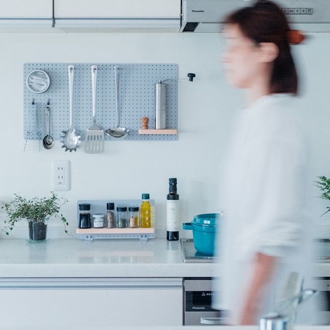 BG-1a R9 pegboard hinoki stage（キッチン収納）