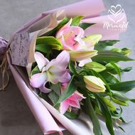 母の日ギフト・大輪系ピンクユリ25輪とグリーンの花束《遅れてごめんね》＜出荷開始：5/18までのお届け 当店おまかせ＞【母の日　ギフト　ピンク　ユリ　グリーン　花束　花傷み防止 大阪府 門真市 】 272230_BG068