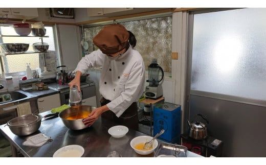 D128 はちみつと米粉の超贅沢シフォンケーキ