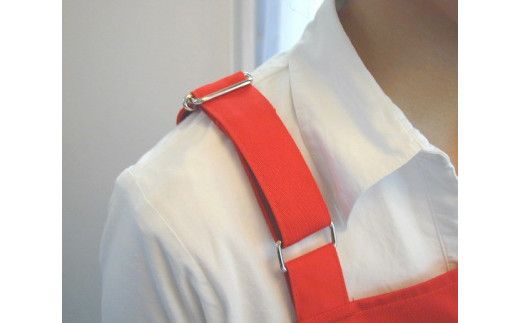 ショートエプロン 日本製 Ｍサイズ color：レッド【ショート　エプロン　日本製　Mサイズ　ベージュ　ポケット　静電気防止　動きやすい　収納力たっぷり 大阪府 門真市 】 272230_BC001VC03