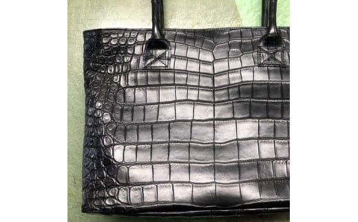 クロコダイルトートバッグ【クロコダイルトートバッグレザーバッグ革クロコスエード男性サイズナイルクロコダイル幅広贅沢一枚のクロコ大阪府門真市】 272230_BE011