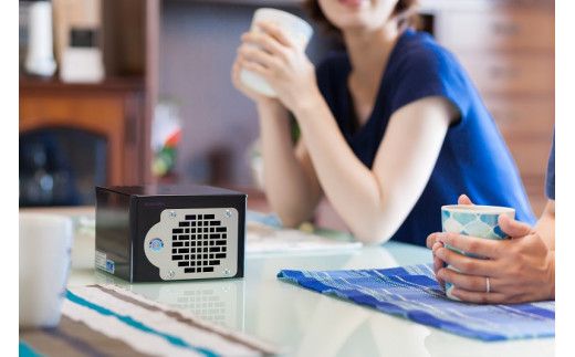 紫外線LED空気清浄機 KOROSUKE（ブラック） 卓上 コンパクト 空気清浄機 除菌【活性酸素 有害物質分解 メンテナンスフリー 安全性 二酸化チタン粒子 ミニサイズ お中元 お歳暮 父の日 大阪府 門真市 】 272230_AV002VC03