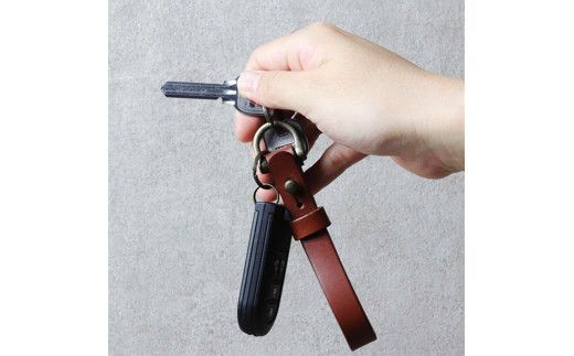 【色/チョコ】 ドロップ・キーホルダー TowaRe:［トワリ］ 本革 レザー【金具アンティーク色　ねじ式Dカン 一枚革使用 贈り物 ファッション小物 お中元 お歳暮 父の日 母の日 ギフト用 大阪府 門真市 】 272230_AY007VC02
