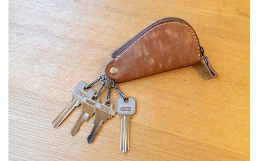 革のラビットキーケース（Mサイズ・イエロー） 革 レザー【うさぎがモチーフ 回転式金具 ンパクトなサイズ 芯通し染色 毛羽立ち加工 エイジング 金具アンティーク調色味 お中元 お歳暮 父の日 母の日 大阪府 門真市 】 272230_AY010VC01