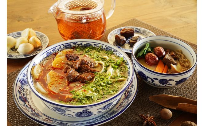 【ザムザムの泉】無化学調味料伝統手作り製法！ 医食同源セット 漢方薬膳牛骨スープ 500ml×3パック＋薬膳味染み牛肉1パック＋自家製辣油1瓶＋2000円分食事券付き [ 京都 漢方 薬膳 スープ 人気 おすすめ 健康 美容 デトックス お取り寄せ 通販 送料無料 ふるさと納税 ] 261009_A-YE002