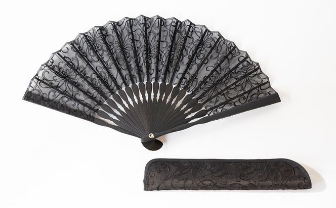 【伊と幸】《白生地の老舗が贈る》染め透扇子(糸菊尽くし/黒)［ 京都 老舗 京扇子 人気 おすすめ 刺繍 和装 着物 絹 ギフト お取り寄せ 通販 送料無料 ふるさと納税 ］ 261009_B-AZ36