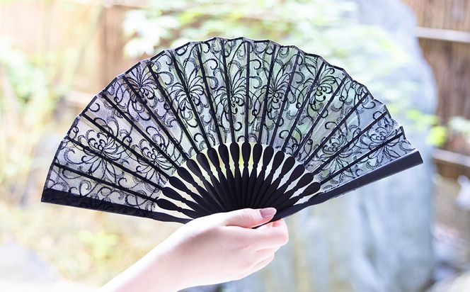 【伊と幸】《白生地の老舗が贈る》染め透扇子(糸菊尽くし/黒)［ 京都 老舗 京扇子 人気 おすすめ 刺繍 和装 着物 絹 ギフト お取り寄せ 通販 送料無料 ふるさと納税 ］ 261009_B-AZ36