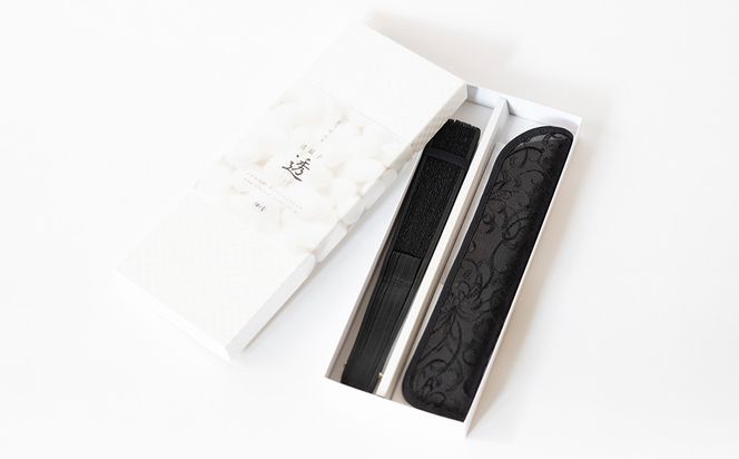 【伊と幸】《白生地の老舗が贈る》染め透扇子(糸菊尽くし/黒)［ 京都 老舗 京扇子 人気 おすすめ 刺繍 和装 着物 絹 ギフト お取り寄せ 通販 送料無料 ふるさと納税 ］ 261009_B-AZ36