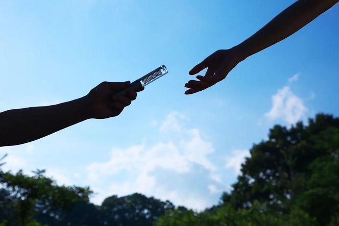 【世界初の全方位受光ソーラー】スフェラースティック（ソーラーLEDペンライト）＜ネイビー＞［ 京都 世界初 太陽電池 スフェラ―パワー ランプ アウトドア キャンプ LEDライト LED 災害用 電気 間接照明 照明 ふるさと おしゃれ かっこいい 京都 通販 送料無料 ふるさと納税 ］  261009_B-TM07