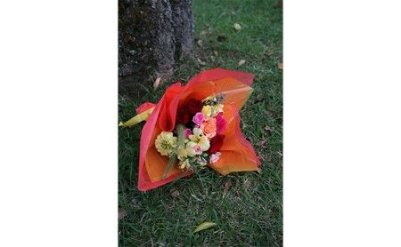 明るく華やかなバラメインのカラフルブーケ　（HAPPY：ハッピー） SWAF012