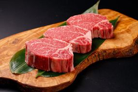 北海道産 星空の黒牛 ヒレステーキ 200g×1枚【 肉 にく ニク 牛肉 牛肉赤身 赤身 牛肉セット バーベキュー 冷凍牛肉 贅沢牛肉 国産牛肉 北海道産牛肉 道産牛肉 簡単 お手軽 特製牛肉 標茶町 北海道 】 016641_AD058
