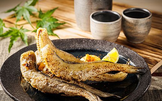 一夜干しこまい 300g×5個セット | 北海道産 氷下魚（こまい）を 一夜干しに！ おつまみ 焼魚 焼き魚 定食 魚 干物 セット ひもの 冷凍 人気の 訳あり！ お手軽 簡単 大容量 弁当 おかず 冷凍 調理済み 絶品 スピード発送 北海道 釧路町 釧路超 特産品　121-1920-447-026
