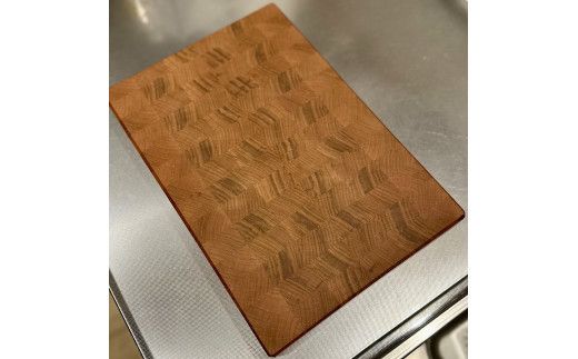 C114 サクラのまな板