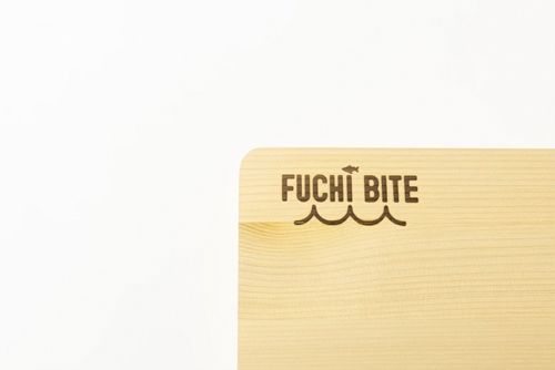 【FUCHI BITE】スケール付き木製まな板（青森ヒバ）