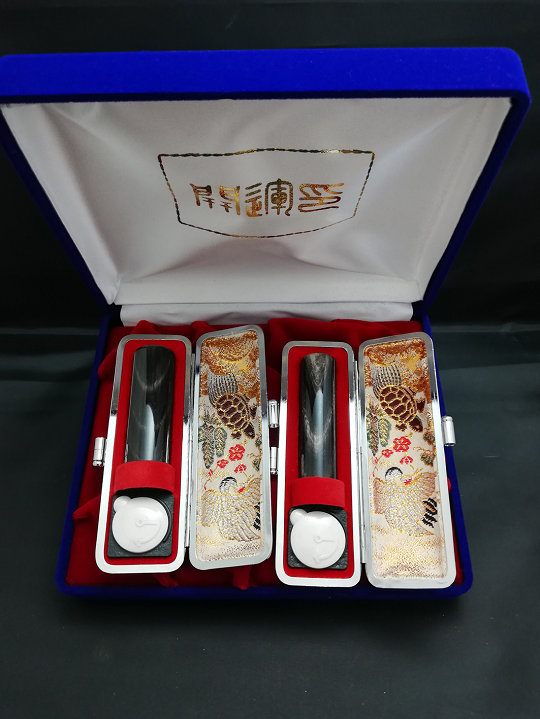 E447染め無し天然黒水牛印鑑　２本セット男性向け(18.0mm×60.0mm・15.0mm×60.0mm)牛モミケース・別珍ケース付き