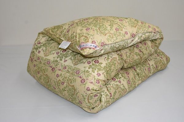 Q51 ２層式キルト羽毛掛けふとん　ハンガリー産ホワイトダックダウン93％　色ピンク系　柄おまかせ