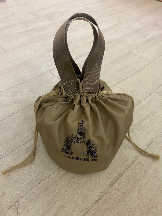 【尾張津島秋まつり】(石採祭車)オリジナルデザイン巾着バッグ＆メッシュキャップ【JLサイズ】セット