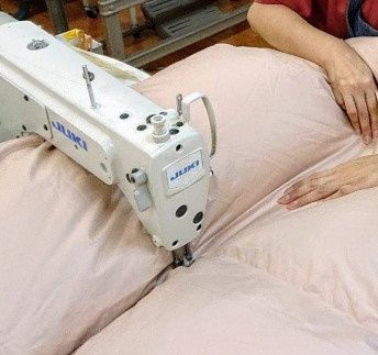 ポーランドホワイトグース羽毛布団（パイピング付き）　シングルサイズ　色：21127ピンク