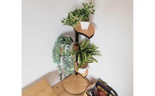 【角にも置ける】葉っぱのスタンドシェルフ 3段タイプ ナチュラル（天然木/完成品） [新星金属製作所 大阪府 守口市 20940979] 