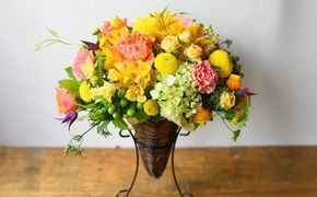 フラワーアレンジメント　黄色オレンジ【お誕生日】【プレゼント】【記念日】【ご結婚お祝い】【お土産】大切な方への【贈り物】に【 大阪府 門真市 】 272230_BG018VC03