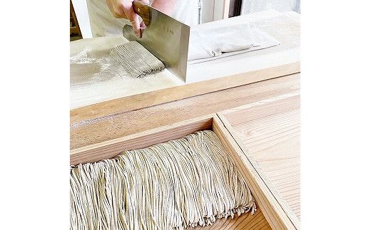 創業１５０年 献上そば羽根屋 手打ち生そば(3人前)そばつゆ付き(冷凍） 322032_DK001