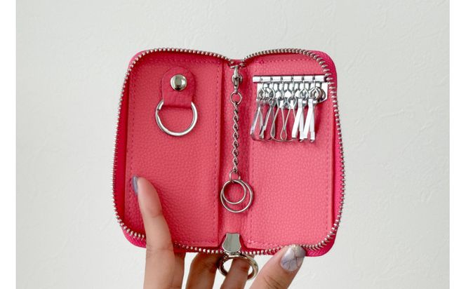 【スマートキー対応 カードが入る本革6連キーケース】＜濃いピンク＞ おしゃれ　可愛い　コンパクト　スリム　猫　レザー 232238_CM029VC02