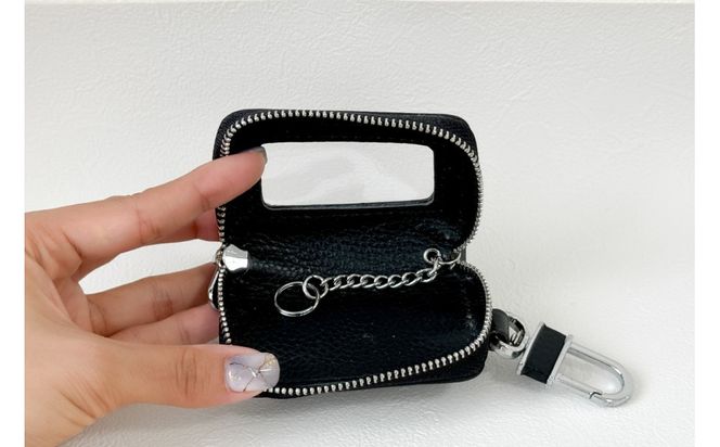 【本革スマートキーケース】＜ブラック＞ ねこ おしゃれ 可愛い コンパクト スリム 猫 レザー 窓つき 収納 232238_CM030VC01