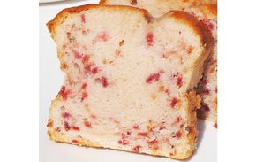 すべて手作りにこだわった、宿河原パウンドケーキ「苺」 141305_AU09