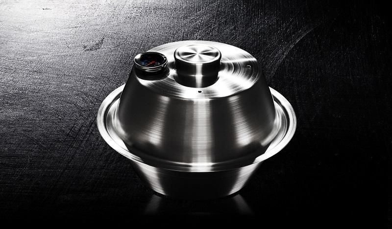 世界初 冷燻機能搭載 ヘラ絞り加工によるステンレス製大型オーブン燻製機 141305_CV03
