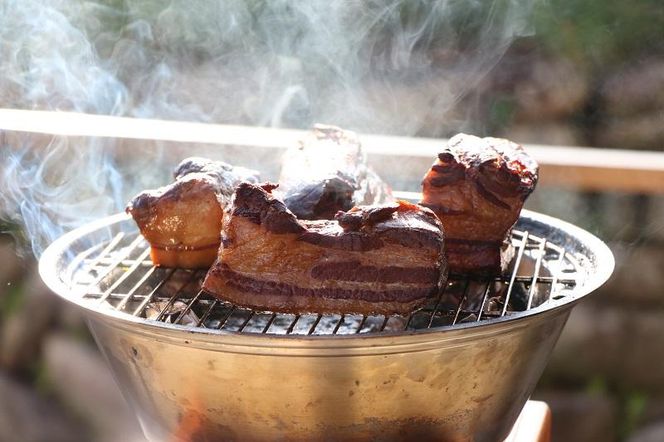 世界初　冷燻機能搭載　ヘラ絞り加工によるステンレス製大型オーブン燻製機 141305_CV03