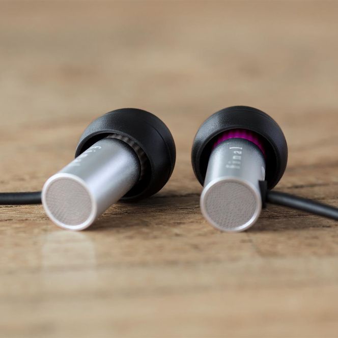 マイク付きハイレゾイヤホン final  E2000C MATT SILVER 141305_DC25VC02