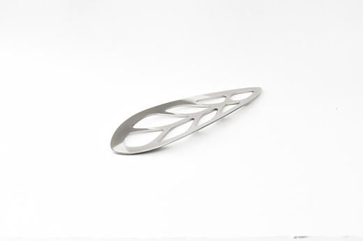 板金加工会社が製作する靴べら「メタルセンス　葉っぱB」 141305_EC08