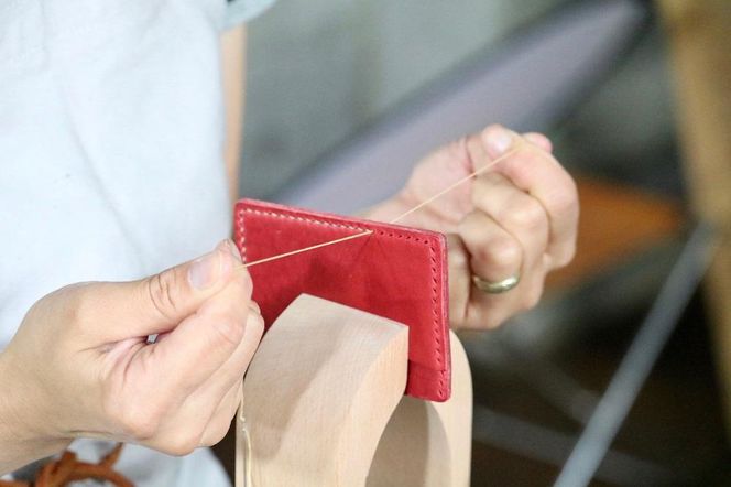 タンニン鞣し革でつくる スマートホンポーチ製作体験 (縫製体験）2人(２個） 141305_EL09