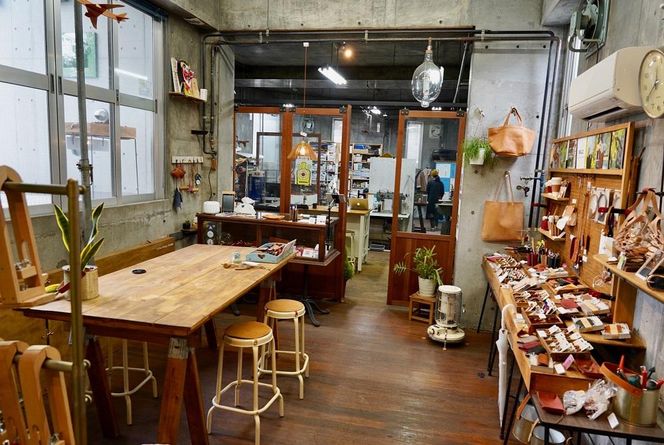 タンニン鞣し革でつくる スマートホンポーチ製作体験 (縫製体験）2人(２個） 141305_EL09