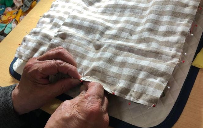 座り心地バツグン！　点で支えるパフクッション 141305_FM01