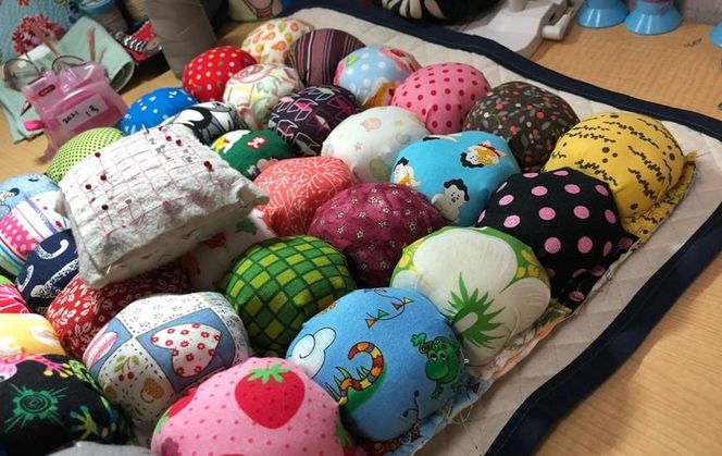 座り心地バツグン！　点で支えるパフクッション 141305_FM01