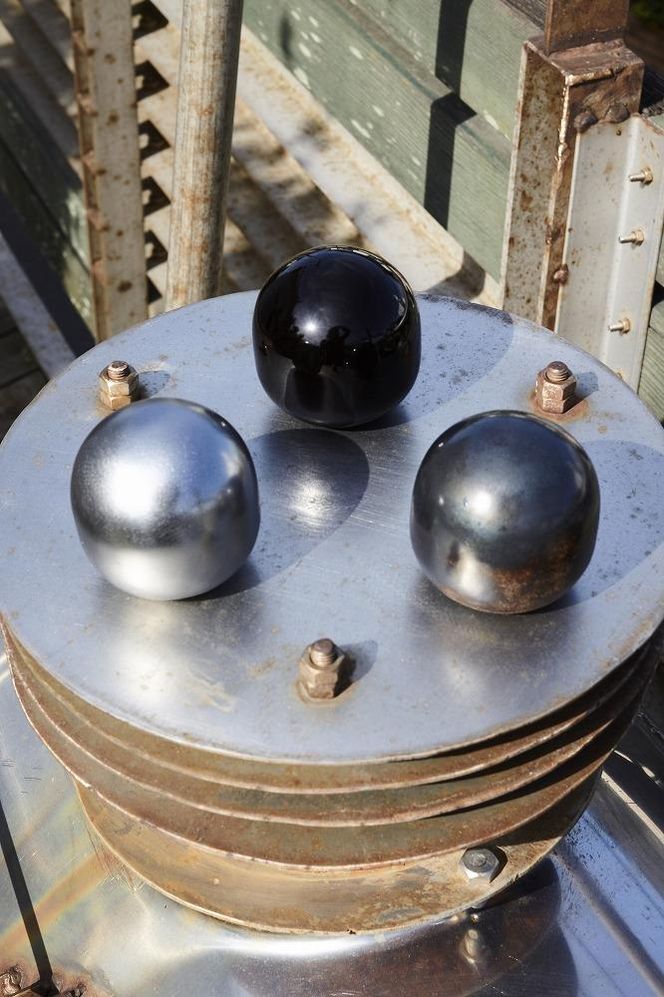 鉄彫刻家　飯田誠二作品　鉄本来の音を楽しむ楽器「Sei」（シルバー素地色タイプ） 141305_GW001