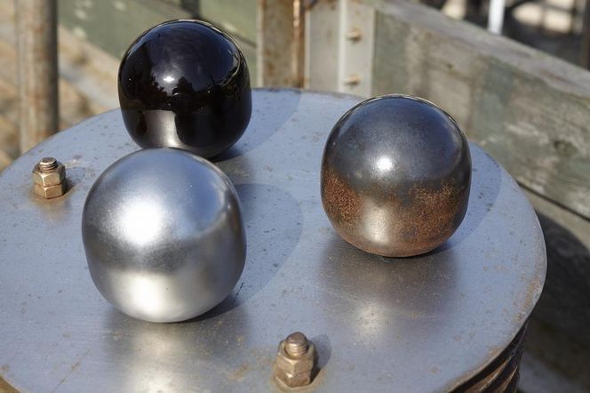 鉄彫刻家　飯田誠二作品　鉄本来の音を楽しむ楽器「Sei」（黒錆色タイプ） 141305_GW002