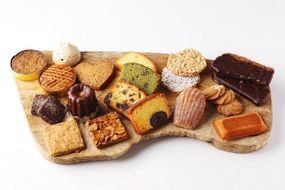 【川崎市にあるケーキ屋パティスリーノコノコ】シェフ自慢の焼き菓子32個 141305_GZ03