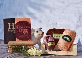 和牛コンビーフ、和牛ビーフジャーキー(短冊カット)、かわさき香辛子ケーゼの３点セット 141305_HN02