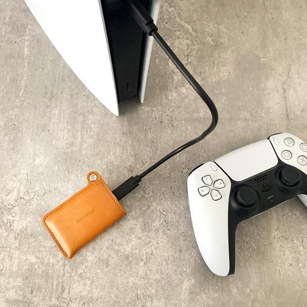 PUレザーポーチ付き ポータブルSSD　4TB 141305_KE05