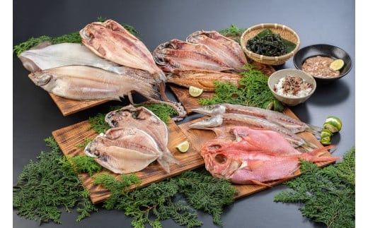 超ひものセット【惣菜 魚 干物 ひもの お取り寄せ 御中元 お中元 お歳暮 父の日 母の日 贈り物 家庭用 自宅用 贈答品 贈答用 ギフト 定番 朝食 朝ごはん あじ いぼ鯛 かます かれい ホッケ いか 金目鯛 さば 神奈川県 小田原市 】 142069_AC002